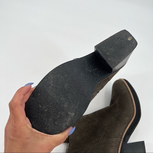 EILEEN Fisher grey suede textured ankle boots size 10 - Picture 7 of 8